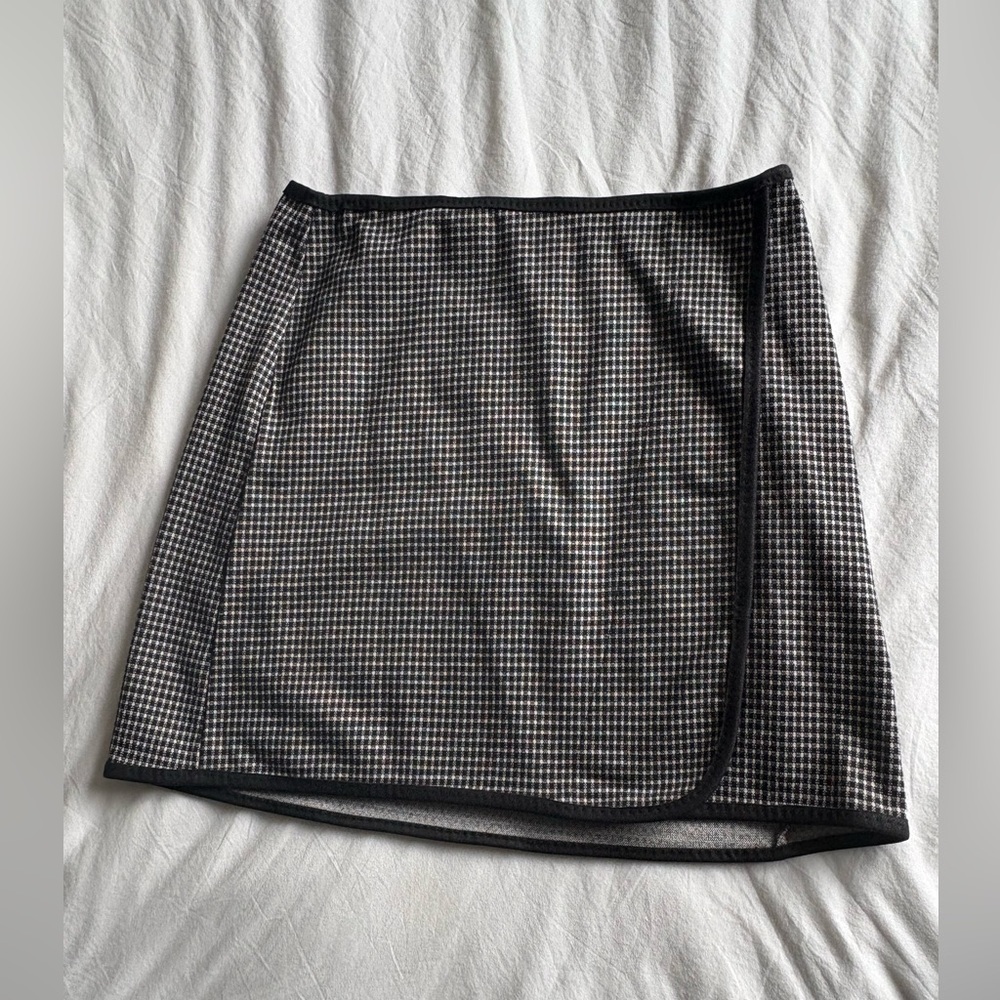 Max Studio Black and Cream Mini Skirt